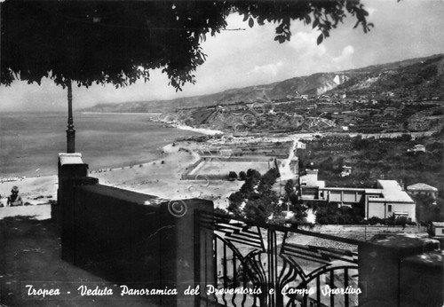 Cartolina Tropea panorama e campo sportivo anni '60