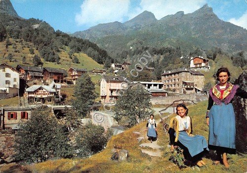 Cartolina Valsesia Alagna Panorama e ragazze in costume 1967 | Immagine principale