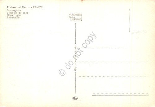 Cartolina Varazze mareggiata sulla spiaggia anni '60