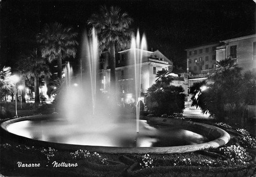Cartolina Varazze Notturno Fontana 1960 (Savona) | Immagine principale