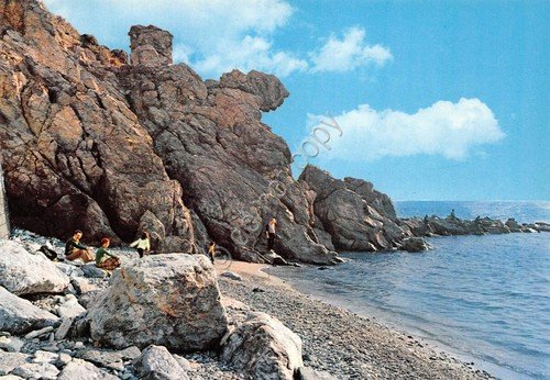 Cartolina Varazze Piani d'Invrea La Scogliera spiaggia animata (Savona)