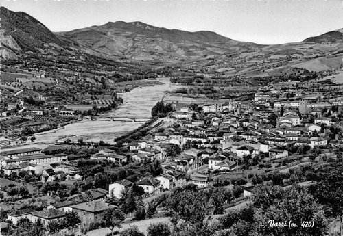 Cartolina Varzi panorama e case
