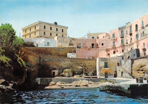 Cartolina Ventotene il Pozzillo spiaggia case anni '80