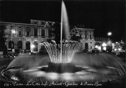 Cartolina Verona Giardini Piazza Bra Fontana notturno 1964 | Immagine principale