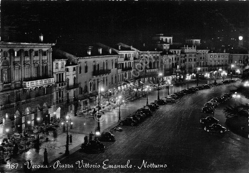 Cartolina Verona Piazza V. Emanuele Notturno 1958 | Immagine principale
