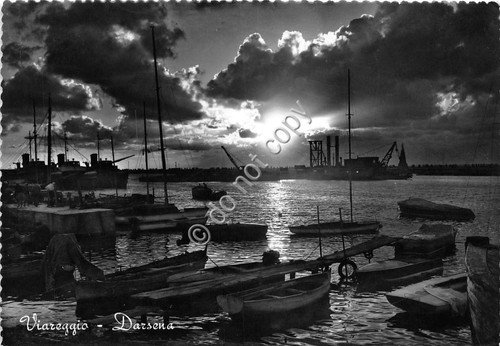 Cartolina Viareggio Darsena al tramonto barche 1963