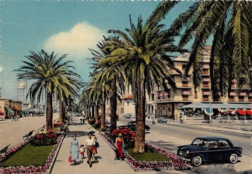 Cartolina Viareggio Giardini auto d'epoca