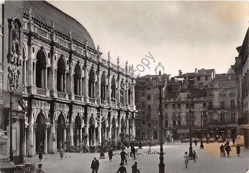 Cartolina Vicenza Piazza dei Signori animata 1955 Fotocelere Torino | Immagine principale