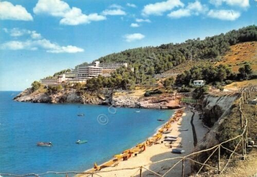 Cartolina Vieste Albergo del Faro e spiaggia 1966 | Immagine principale