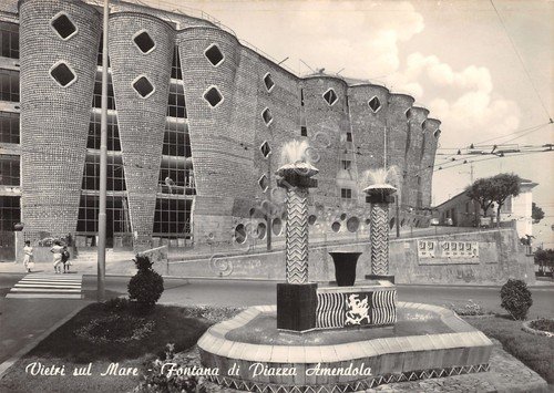 Cartolina Vietri sul mare Fabbrica e scuola ceramica Solimene Piazza … | Immagine principale