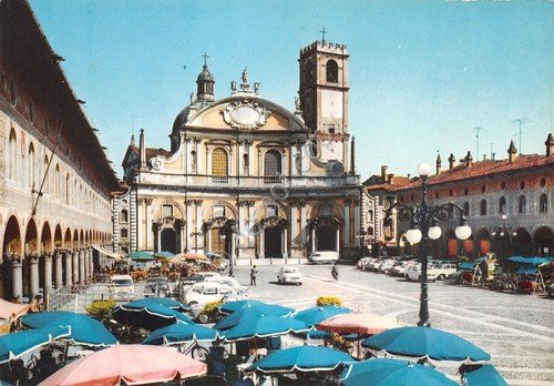 Cartolina Vigevano Piazza Ducale Duomo colorata auto bar anni '60 | Immagine principale