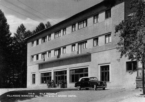 Cartolina Villaggio Mancuso Sila Piccola Grand Hotel Auto d'epoca 1957