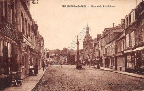 Cartolina Villedieu les Poels Place de la Republique 1932 | Immagine principale