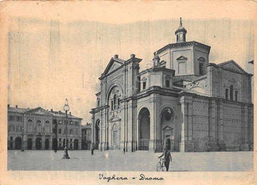 Cartolina Voghera Duomo animata bicicletta1960