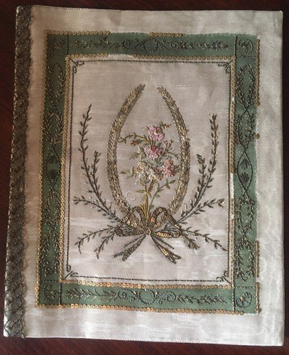 Coprilibro antico in seta e ricami cm 26 x 31,5 … | Immagine principale