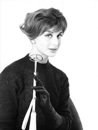 Fotografia Moda anni '60 Donna con ombrello foto per redazionale … | Immagine principale