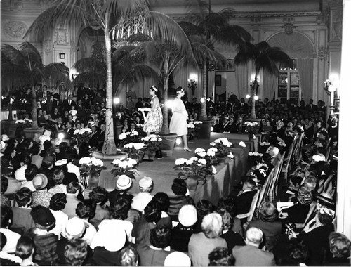 Fotografia Moda sfilata anni '60 con pubblico Vittorio Neri 10A | Immagine principale