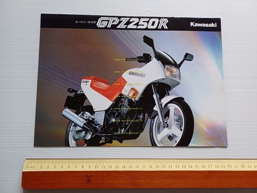 Kawasaki GPZ 250 R depliant GIAPPONESE originale