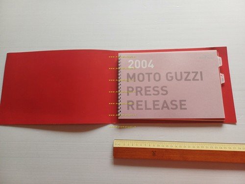 Moto Guzzi presentazione modelli 2004 cartella stampa originale press release