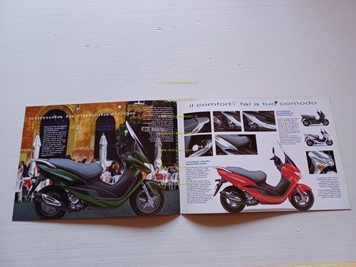 Suzuki Epicuro UC 125-150 2000 scooter depliant originale ITALIANO