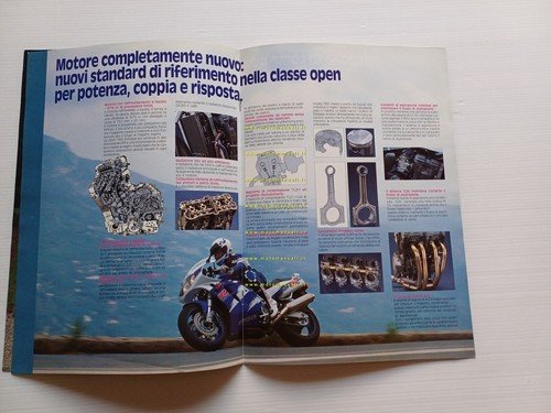 Suzuki GSX-R 1100 1993 depliant originale italiano