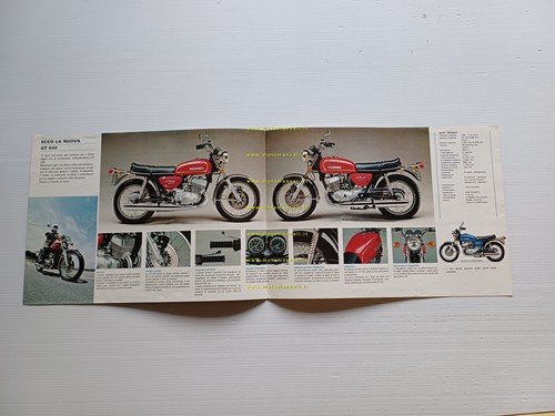 Suzuki GT 500 1975 depliant originale italiano