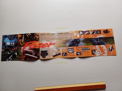 Yamaha FZS 600 Fazer 2000 depliant italiano originale
