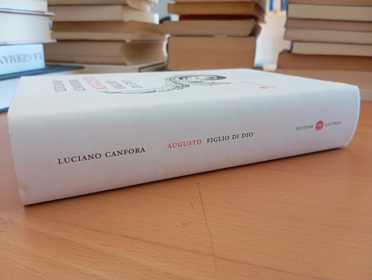 Augusto Figlio di Dio, Luciano Canfora, Laterza, 2020 | Immagine Gallery 2