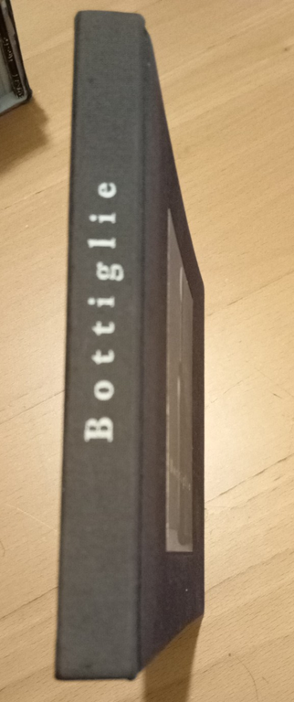 Bottiglie, esercizi di stile, Vetrerie italiane, R. Cuppone, Creativando, 1995 | Immagine Gallery 2