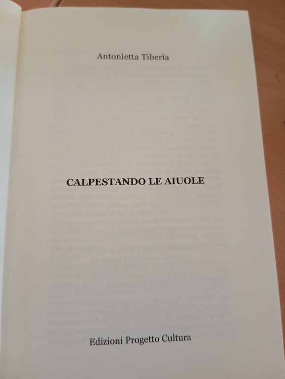 Calpestando le aiuole, Antonietta Tiberia, Edizioni Progetto Cultura, 2003