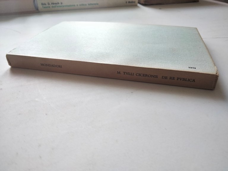 Ciceronis, De Re Publica, in latino, Mondadori, 1967 | Immagine Gallery 3