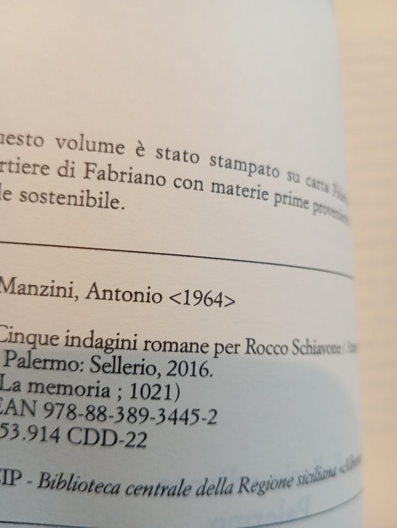 Cinque indagini romane per l'ispettore Rocco Schiavone, A. Manzini Sellerio … | Immagine Gallery 9