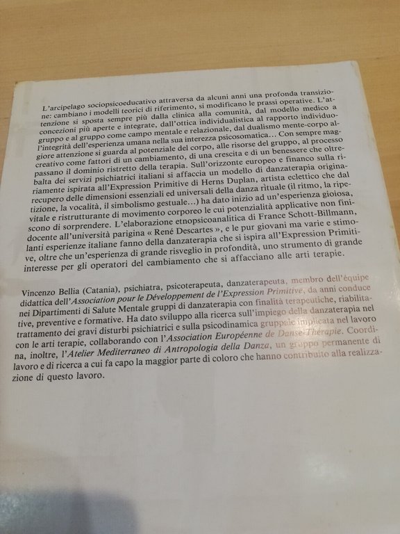 Danzare le origini, oltre la danzaterapia, Vincenzo Bellia, CUECM, 1995