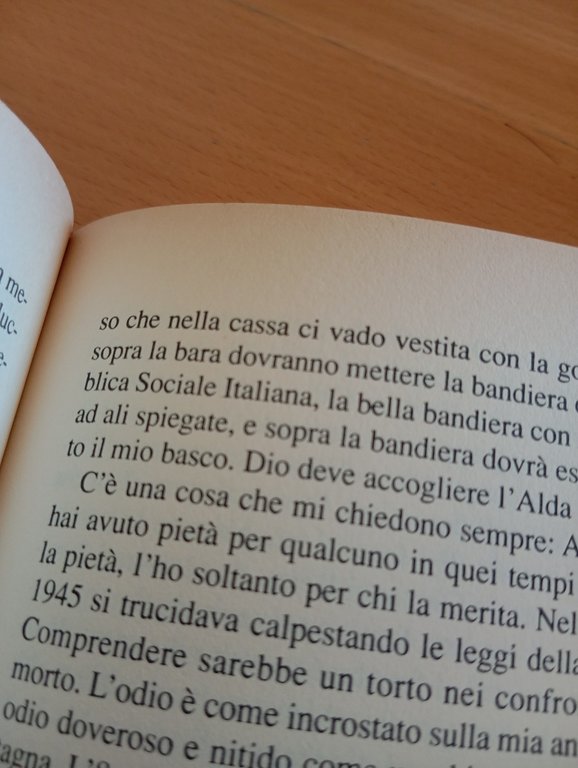 Donne di Salò, Ulderico Munzi, Sperling e Kupfer, 1999 | Immagine Gallery 10