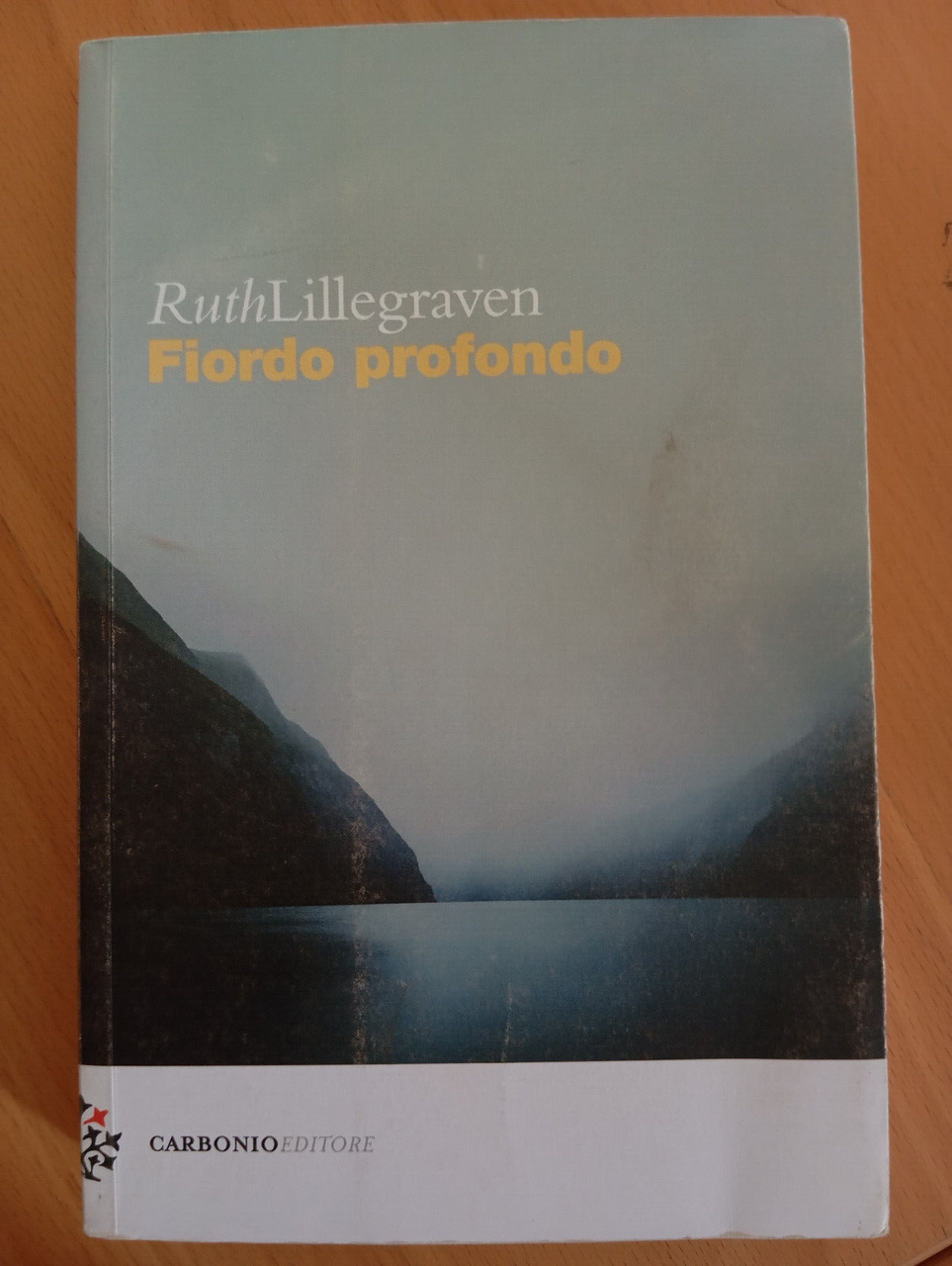 Fiordo Profondo, Ruth Lillegraven, Carbonio Editore, 2020