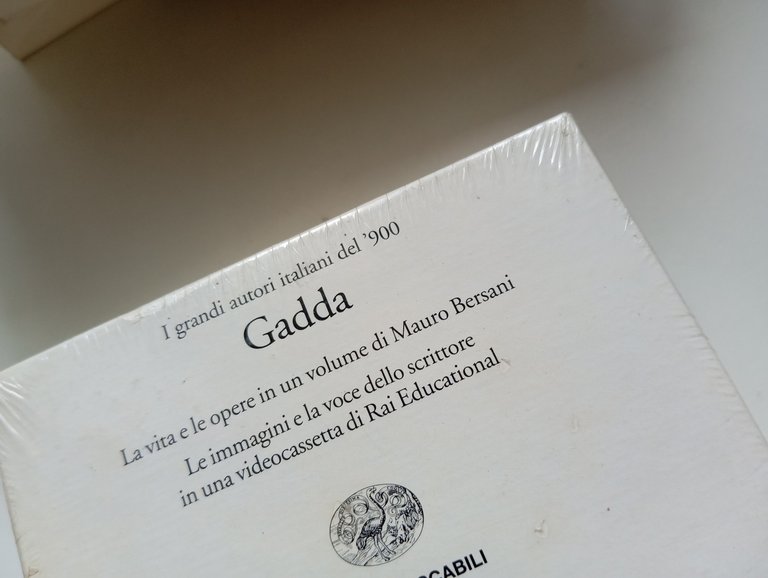Gadda, Mauro Bersani, Einaudi, cofanetto con VHS