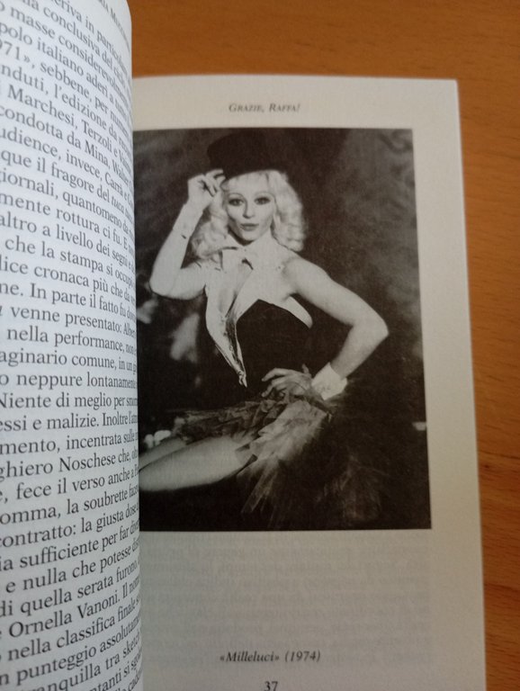 Grazie Raffa! L'estetica del tuca tuca, Valeria Muccifora, Castelvecchi, 2000 | Immagine Gallery 8