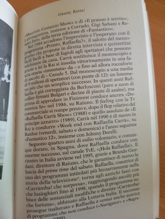 Grazie Raffa! L'estetica del tuca tuca, Valeria Muccifora, Castelvecchi, 2000 | Immagine Gallery 9