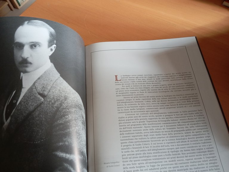 Guido Colucci e l'abbigliamento tradizionale della Sardegna, Flavio Orlando 1999