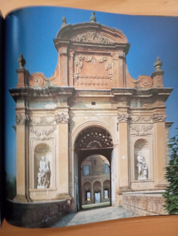 I luoghi verdiani. Busseto, Roncole, Sant'Agata, Franco Maria Ricci | Immagine Gallery 11