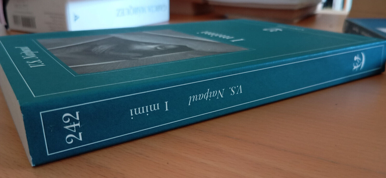 I mimi, V. S. Naipaul, Adelphi, 2011 | Immagine Gallery 5