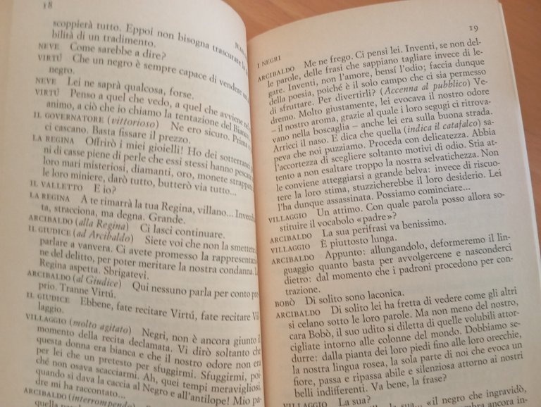 I negri, Jean Genet, Einaudi teatro, 1982