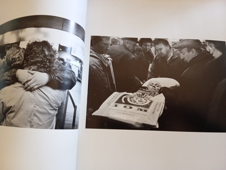 Sebastião Salgado, In cammino, Contrasto 2000, 1ª edizione, fascicolo allegato | Immagine Gallery 12