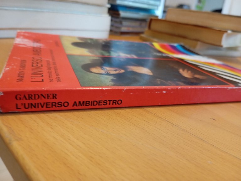 L'universo ambidestro, Martin Gardner, Zanichelli, 1984