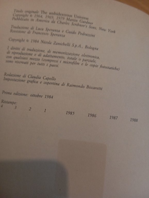 L'universo ambidestro, Martin Gardner, Zanichelli, 1984