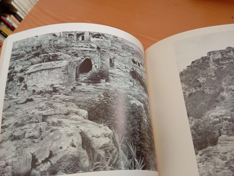 La cultura e gli oggetti. Sassi di Matera, Musacchio Viggiano, …