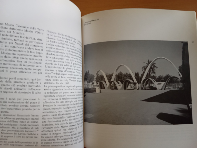 La mostra l'Oltremare e Fuorigrotta, Uberto Siola, Electa Napoli, 1990 | Immagine Gallery 11