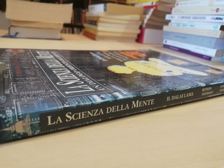 La scienza della mente. Un dialogo oriente-occidente, Dalai Lama, 1993