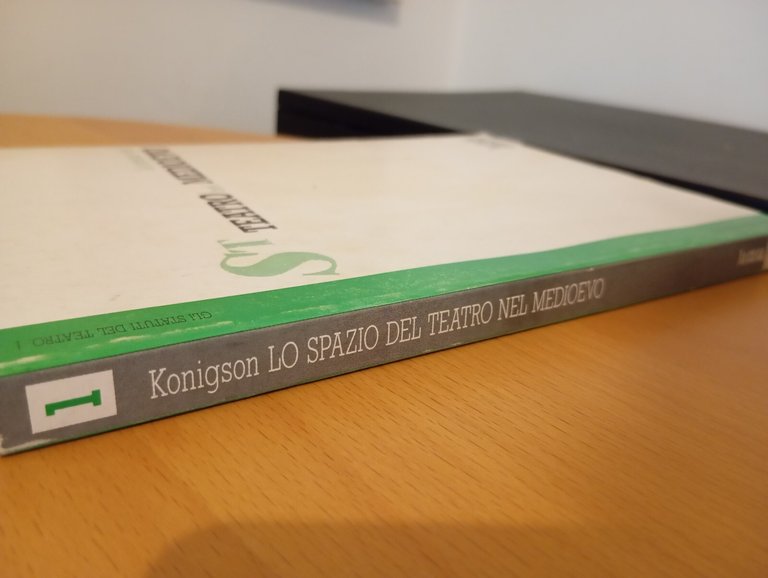 Lo spazio del teatro nel Medioevo, Elie Konigson, La casa …