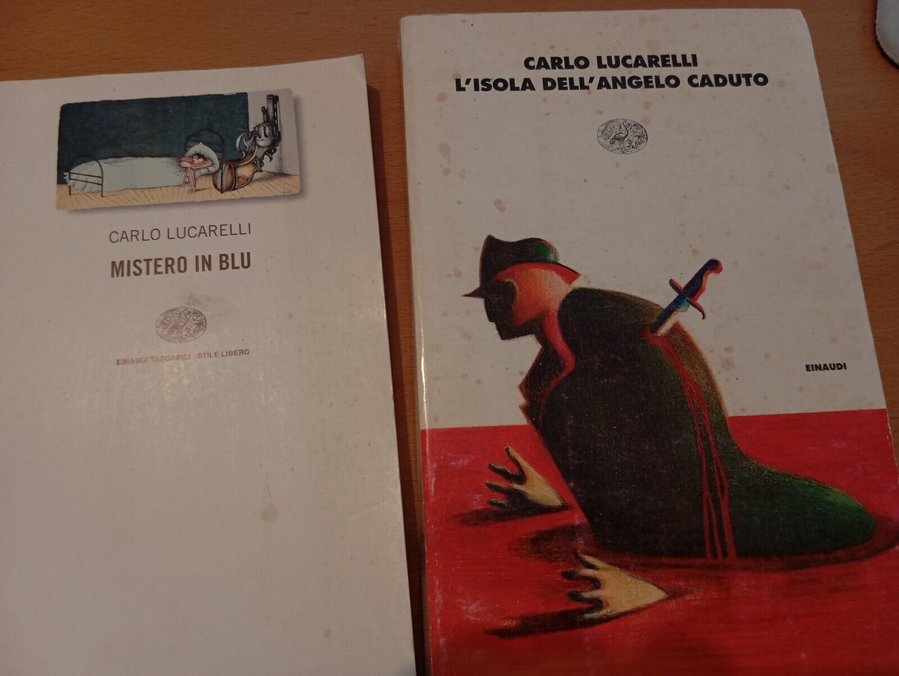 Lotto 2 libri di Carlo Lucarelli, Mistero in blu, L'isola …